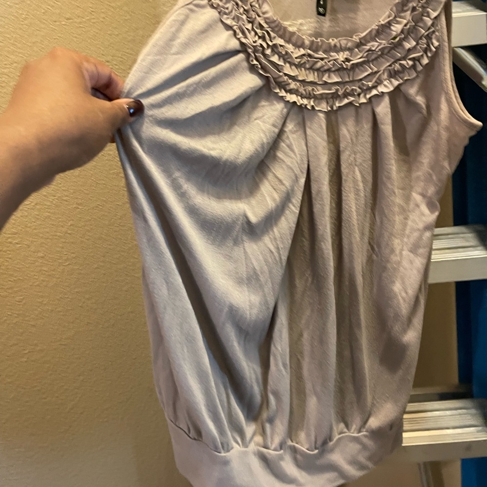 Gray top - Picture 3 of 3
